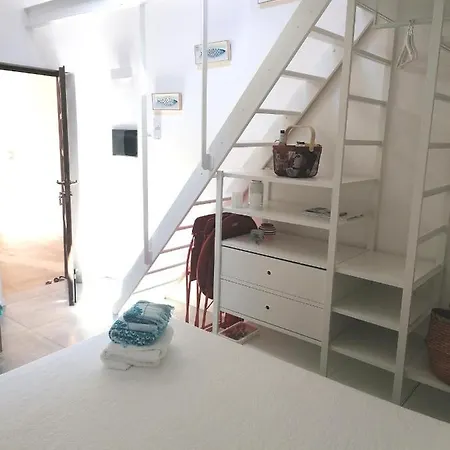 Buona Onda, Piccola Onda Accogliente Sul Mare